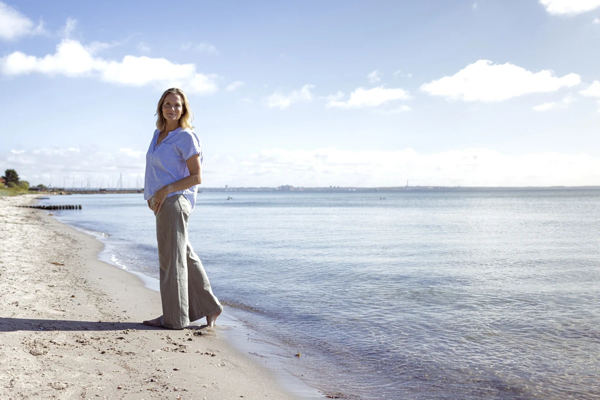 Mette Thaisen på stranden
